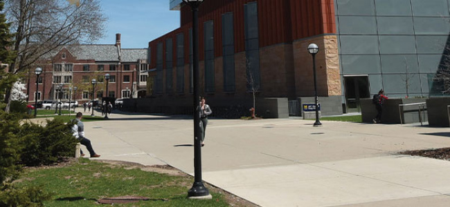 Campus image, students walking